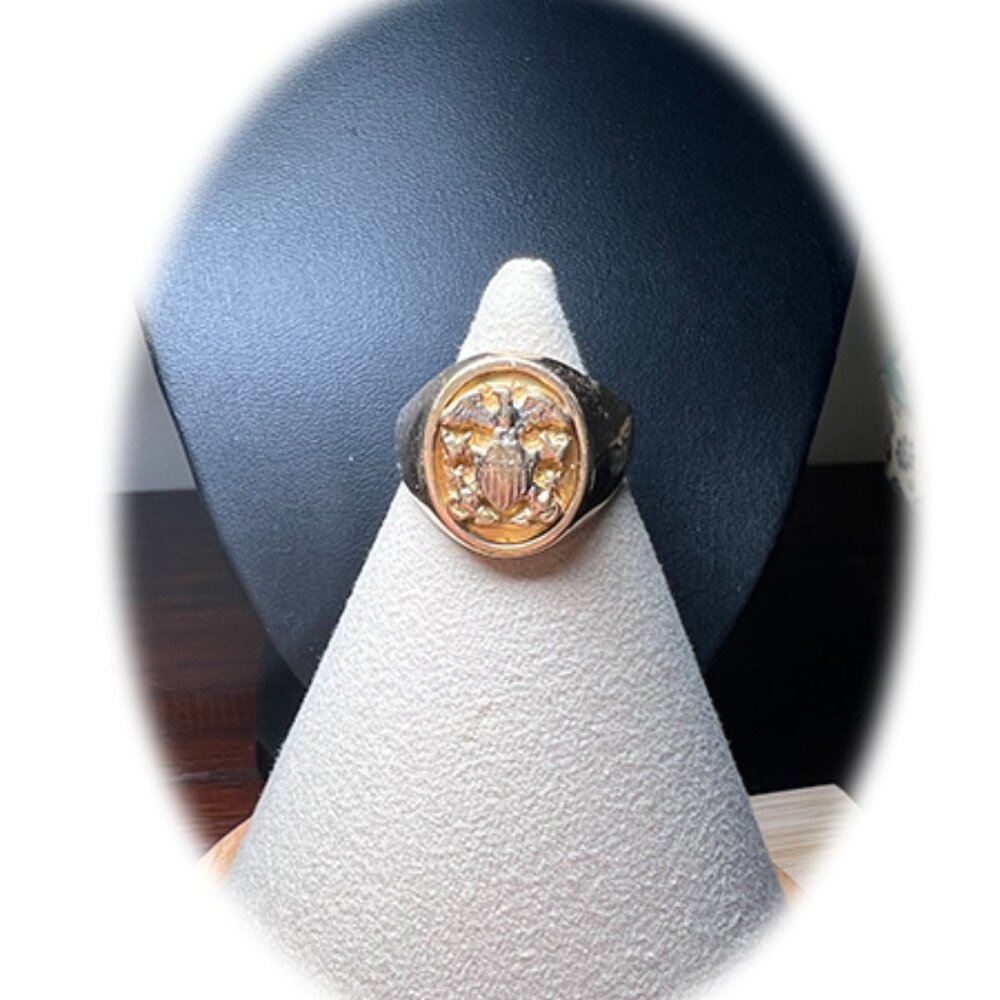U.S. Navy Officer 14K Gold Insignia Ring – Worn proudly and honorably.